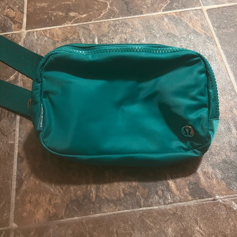 Lululemon Everywhere Belt Bag